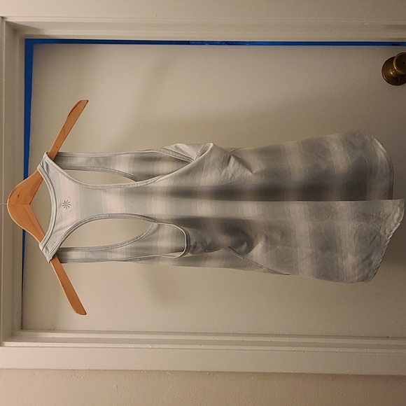 ATHLETA Chi Ombre Moon Gray Tank Top, Size Medium - Picture 8 of 8
